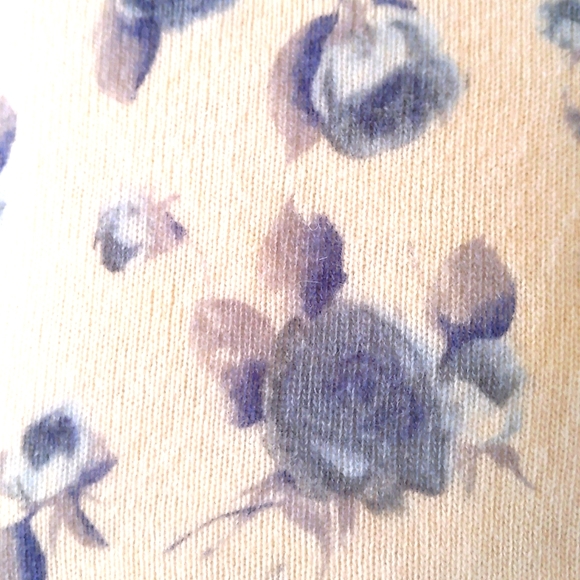 Brand new. Handmade Floral pillow made from lambswool/Angora blended material. - Picture 3 of 3